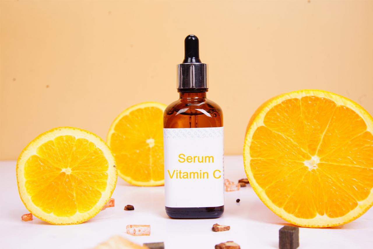 Tìm hiểu Serum vitamin C nào tốt dựa vào bảng thành phần trên sản phẩm